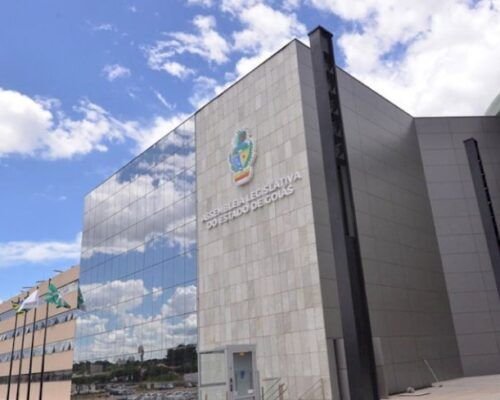 Alego tem 143 servidores comissionados por deputado e gasto de R$ 36,8 milhões por mês