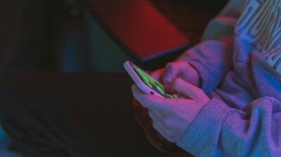 Tecnologia e saúde mental ganham espaço nas escolas, aponta pesquisa nacional