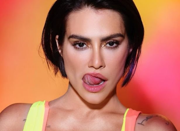Após sonho com o avô, Cleo decide voltar a ser Cleo Pires