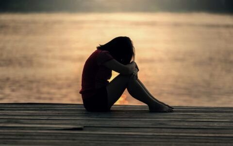 Brasil é o país mais ansioso do mundo e o 5º com mais casos de depressão, diz OMS