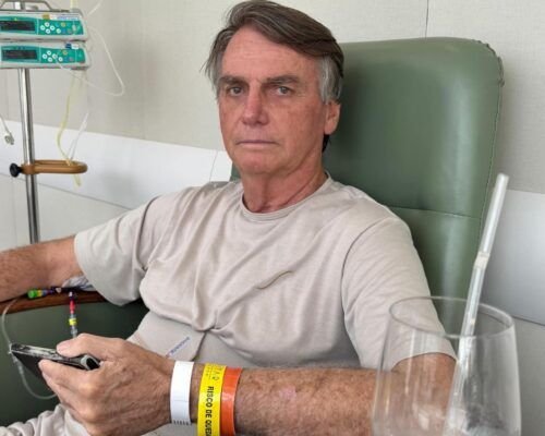 Bolsonaro volta a ter crises de soluço e relata dores durante prisão domiciliar