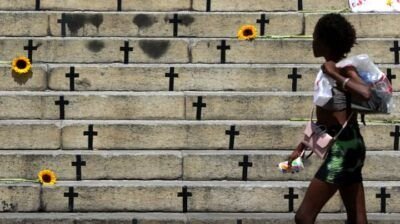 Homicídios de mulheres diminuem no Brasil; feminicídios ficam estáveis