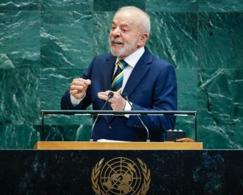 Lula apresenta balanço de 2025 e diz que país fechou o ano mais forte na economia e no social