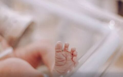 Hospital é condenado após troca de bebês descoberta por DNA