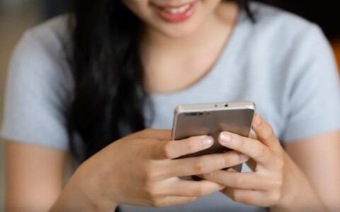 Especialistas alertam para impactos do hábito de assistir a vídeos acelerados no dia a dia