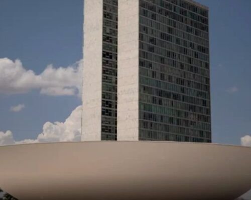 PEC que acaba com escala 6x1 avança na Câmara; veja como votou cada deputado