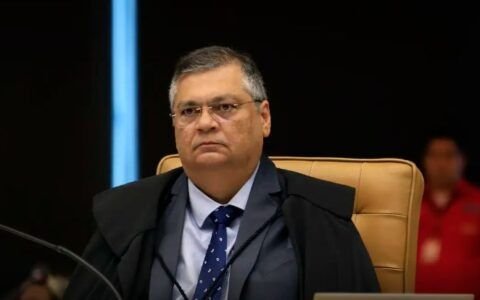 Dino proíbe novas leis que garantam "penduricalhos" acima do teto