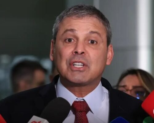 Governo deve enviar projeto para acabar com escala 6x1, diz líder