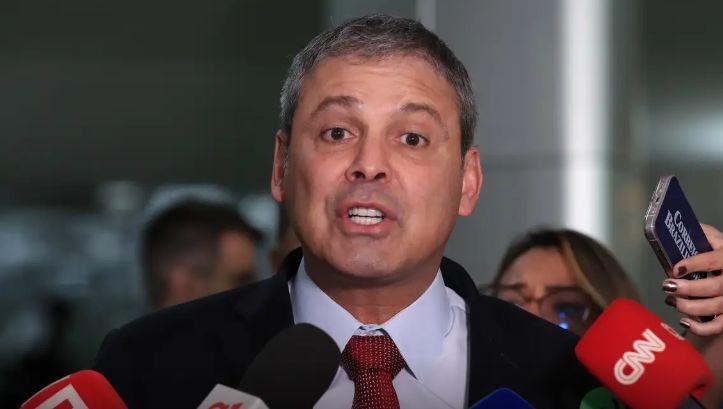 Governo deve enviar projeto para acabar com escala 6x1, diz líder