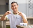 Olhar para Todos entrega óculos a alunos da rede estadual de Goiás