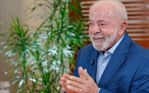 'Ou você coloca o pobre no orçamento ou a economia brasileira vai crescer para poucos', afirma Lula