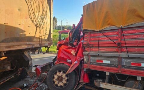 Colisão entre caminhões deixa dois mortos na BR-153, em Aparecida de Goiânia