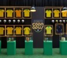 Exposição traz itens históricos do futebol e espaço para troca de figurinhas da Copa