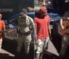 Homem canta em abordagem e policial entra na apresentação