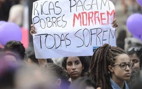 Projeto contra cartazes pró-aborto avança em Goiânia