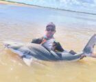 Pescador goiano registra captura de piraíba gigante no Araguaia