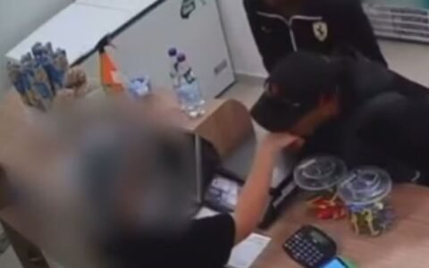 Câmera flagra assalto em sorveteria com assédio à funcionária em Cidade Ocidental; vídeo