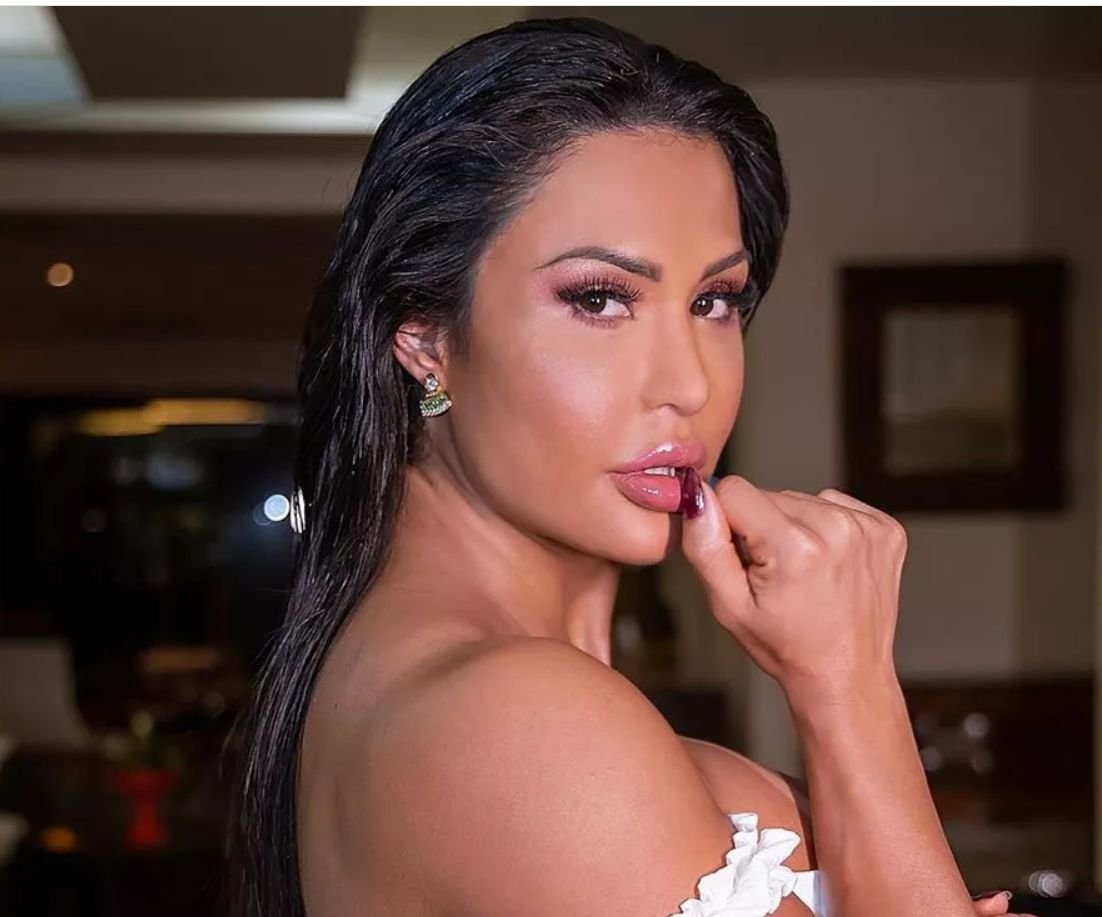 Gracyanne Barbosa diz que já fez 5 horas de sexo seguidas com o namorado