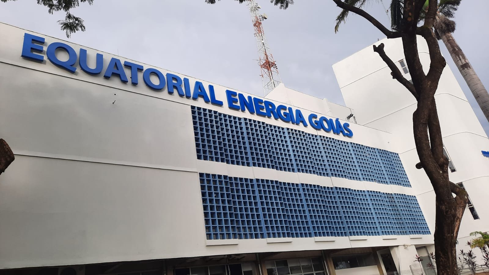 Cliente é indenizado após conta de luz passar de R$ 870 por atraso da Equatorial