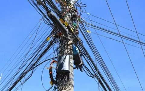Fios soltos podem gerar multa de até R$ 40 mil em Goiânia