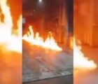 Vídeo mostra motociclista incendiando posto após reclamar de gasolina; assista