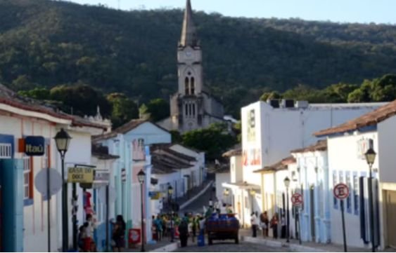 Prefeitura de Buriti Alegre abre concurso com vagas imediatas e salários de até R$ 4,6 mil