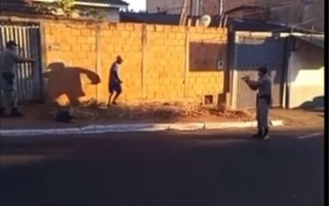 Homem é preso após furtar comércio e ameaçar policiais com tijolos em Rio Verde