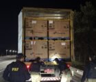 PRF encontra homem escondido em caixa dentro de caminhão dos Correios
