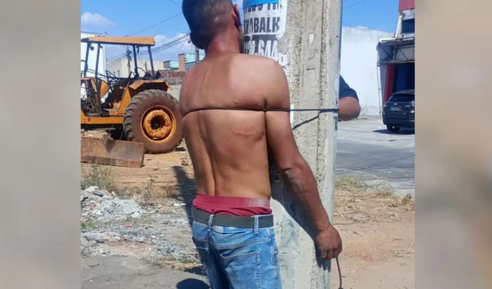 Homem suspeito de furtar celulares é amarrado a poste em Aparecida