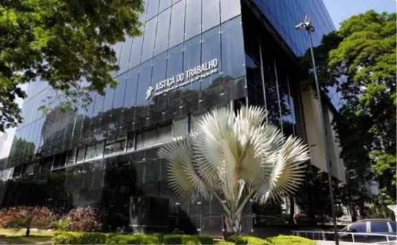 TRT condena empresa por demitir motorista após tratamento contra câncer