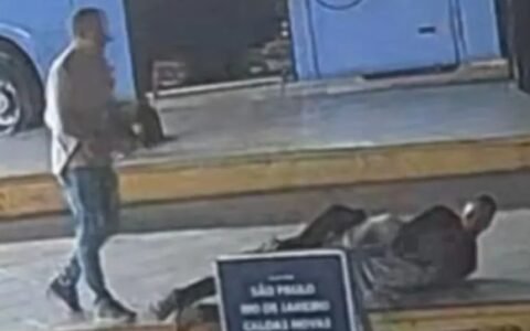 Foragido tenta fugir na rodoviária de Goiânia, mas é imobilizado por PMs