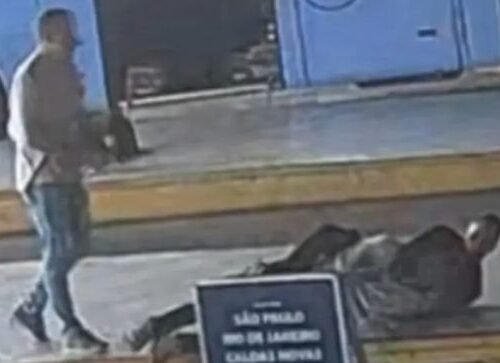 Foragido tenta fugir na rodoviária de Goiânia, mas é imobilizado por PMs