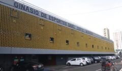 Atleta fica sem movimentos após golpe proibido em luta de jiu-jítsu
