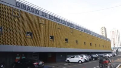 Atleta fica sem movimentos após golpe proibido em luta de jiu-jítsu