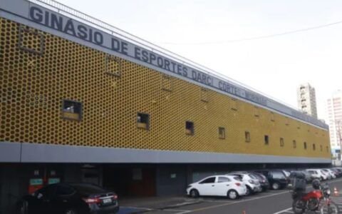 Atleta fica sem movimentos após golpe proibido em luta de jiu-jítsu