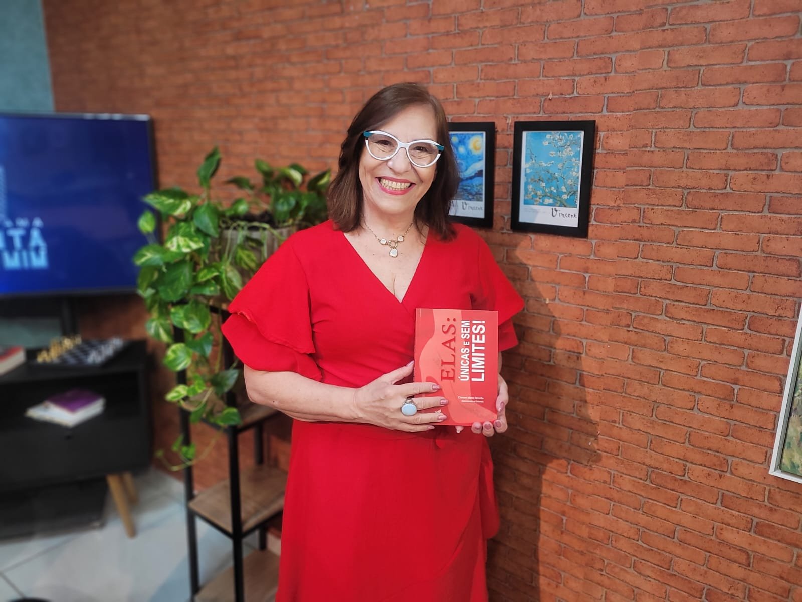 Goiânia recebe lançamento de livro com histórias de 14 mulheres