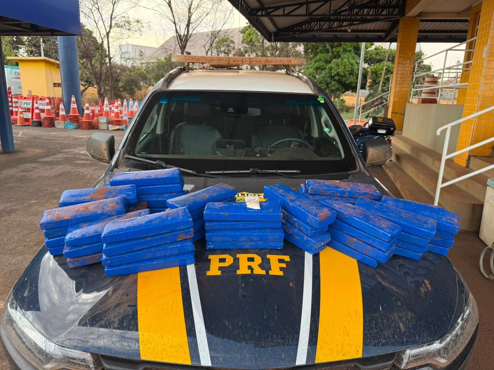 PRF apreende 60 kg de drogas em dois flagrantes em Rio Verde