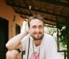 Ex-ator da Globo troca Rio por ônibus na Chapada dos Veadeiros