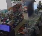Homem é flagrado se masturbando em farmácia de Goianira