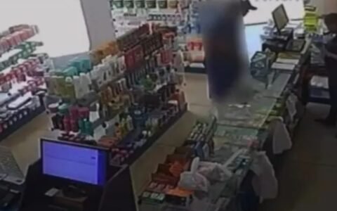 Homem é flagrado se masturbando em farmácia de Goianira