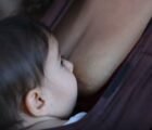 Amamentação pode reduzir risco de infarto e AVC em mulheres