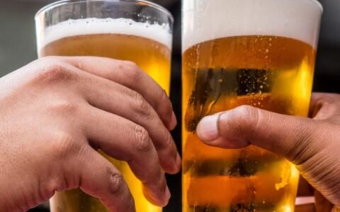 Frentista é demitido por beber cerveja no almoço, mas Justiça reverte