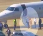 Moraes aparece em vídeo saindo de jatinho ligado a Vorcaro