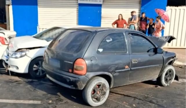 Motorista bêbado bate em dois carros em Aparecida de Goiânia
