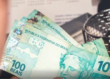 Salário mínimo pode chegar a R$ 1.741 em 2027, prevê governo