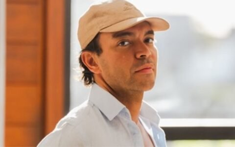 Thiago Brava leva histórias dos bastidores ao teatro em Goiânia