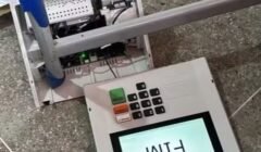 Eleitor joga urna eletrônica no chão e acaba detido