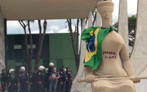 Moraes autoriza regime semiaberto para Débora do Batom