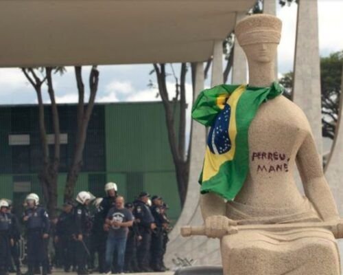 Moraes autoriza regime semiaberto para Débora do Batom