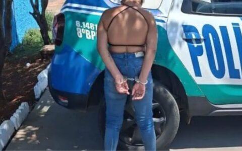 Mulher é presa após esfaquear homem e diz ter agido em legítima defesa